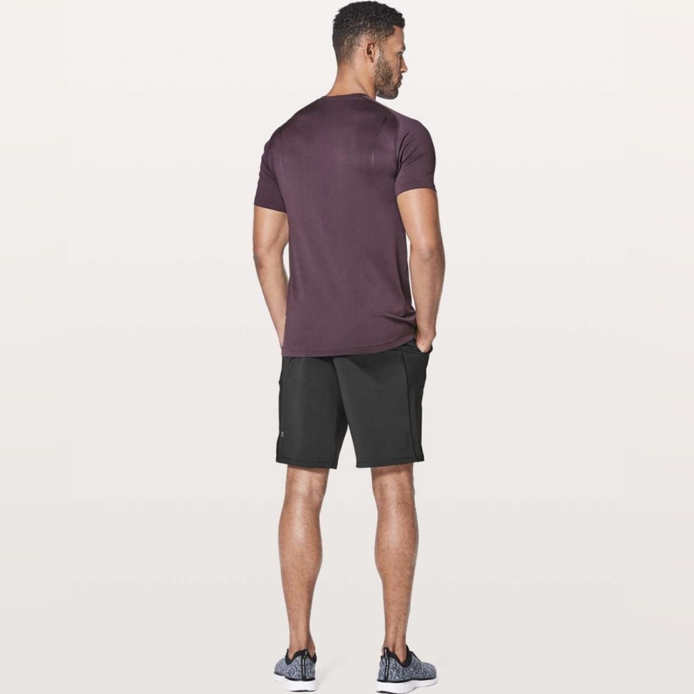 Lululemon Fundamental Short 9" in Black - Picture 2 of 4